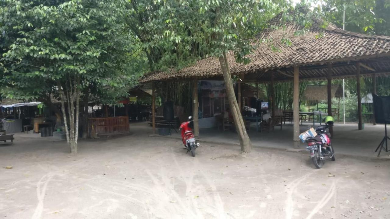 Gerbang Banyu Langit Cottage Bantul Exterior photo